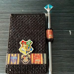 Harry Potter themed note pad case with pad and pen. Super cute gift 🎁